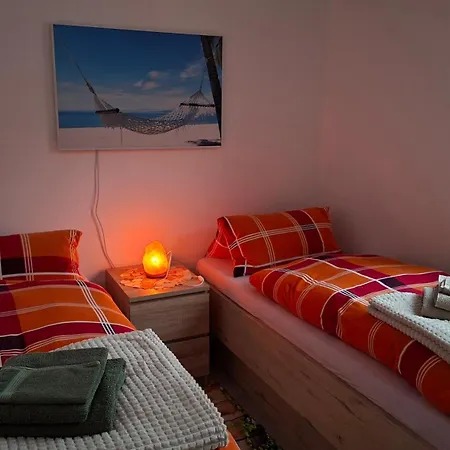 Casa de Férias Kleines Haus Am Wald